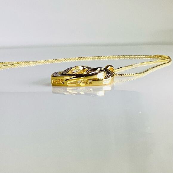 Unique Designs Heart Necklace - Picture 2 of 8